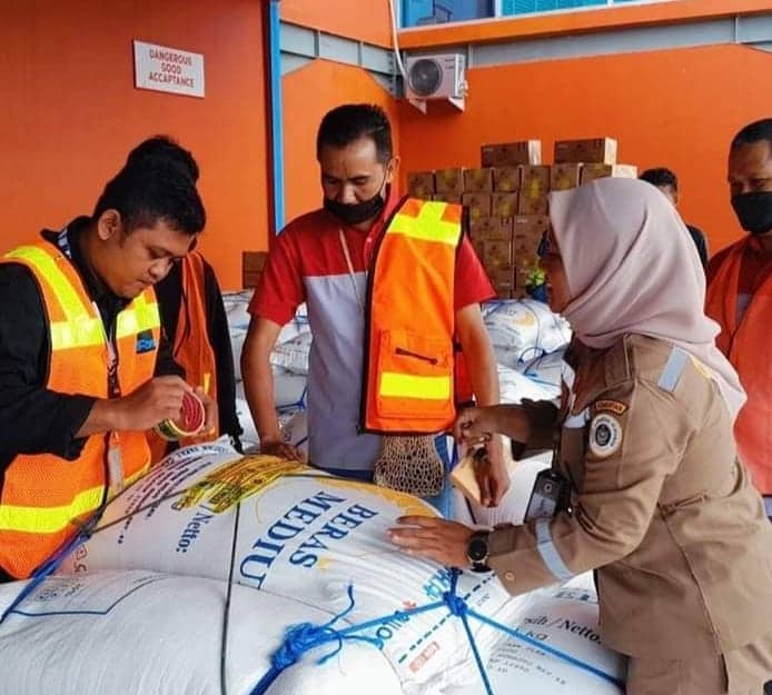 Ilustrasi berita Mimika: 15 Ton Beras Didistribusikan ke Wamena, Karantina Pertanian Timika Pastikan Kelayakannya