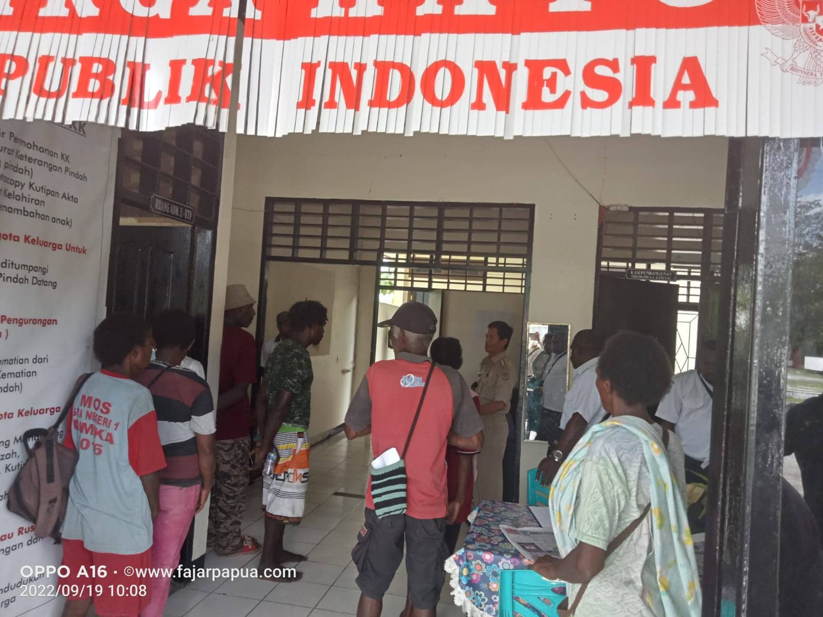 Ilustrasi berita Mimika: Miss Komunikasi, Ratusan Warga Datangi Kantor Distrik Mimika Timur Terkait BLT BBM