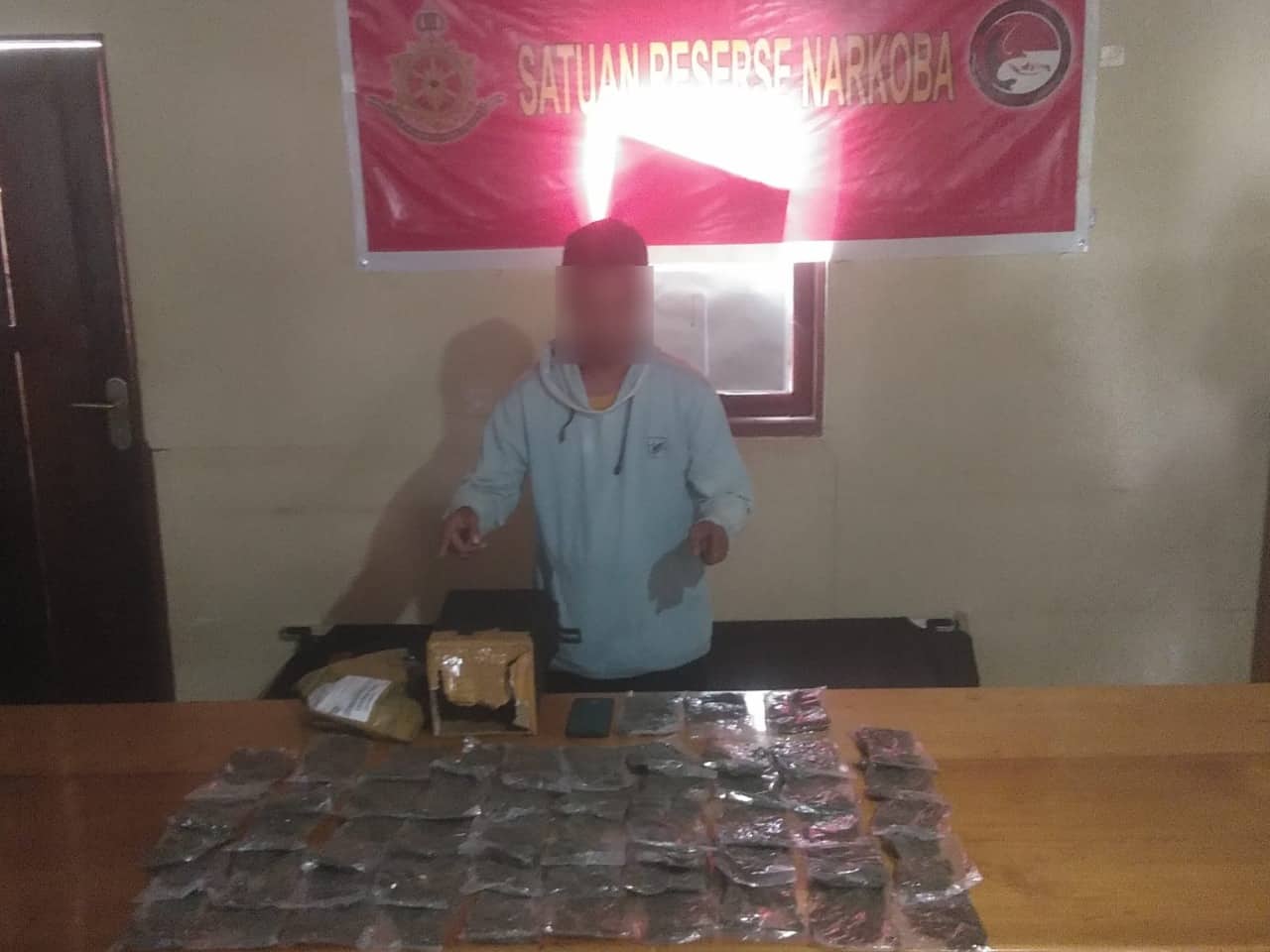 Ilustrasi berita Papua: Jadi Ibukota Papua Tengah, Nabire Kini Sasaran Peredaran Narkoba, Polisi Amankan 54 Paket Ganja