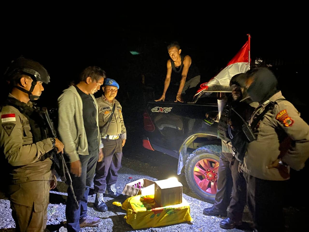 Ilustrasi berita Papua: Razia Pekat di Yahukimo, Polisi dan Satgas Damai Cartenz Sita Ratusan Botol Miras