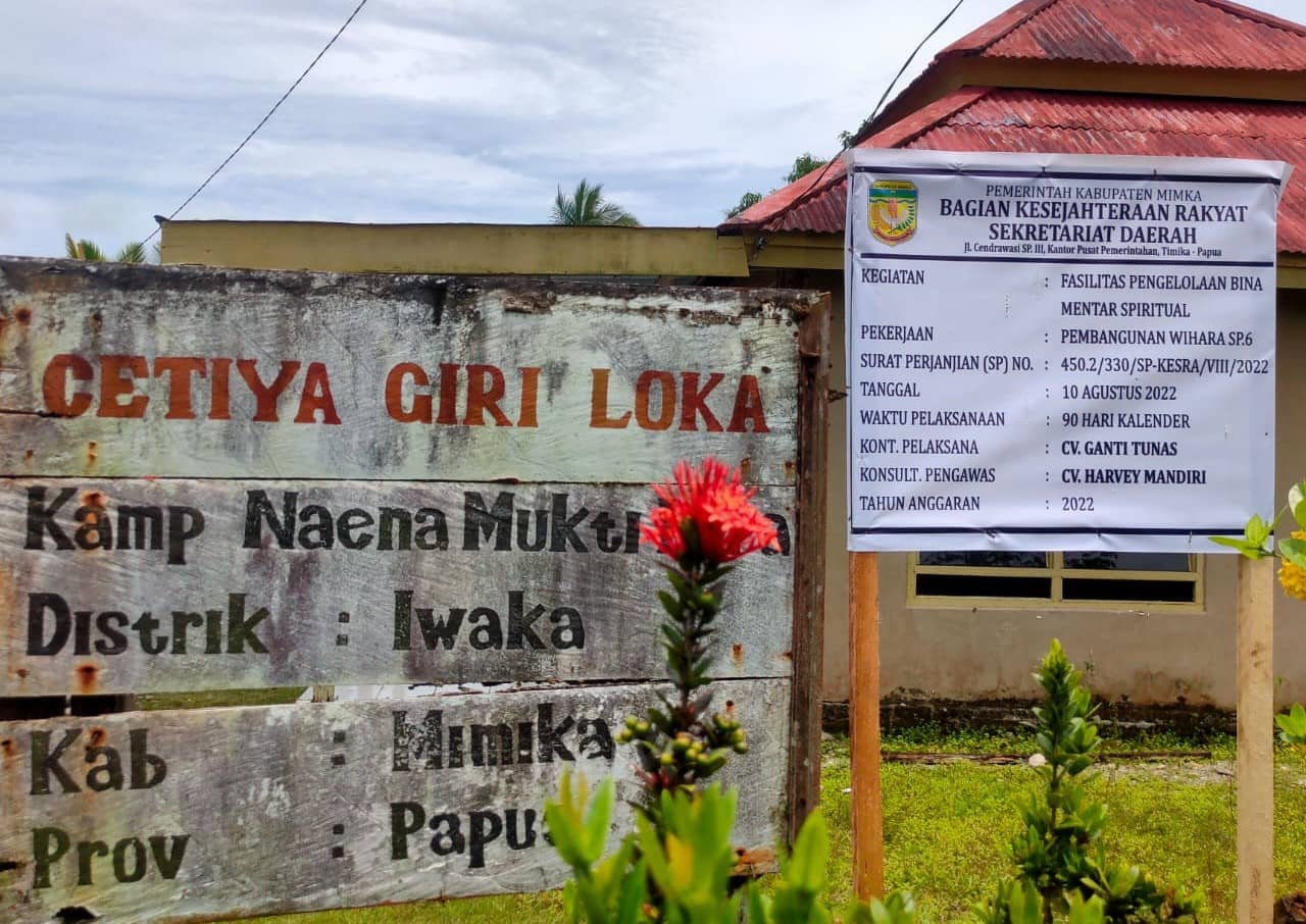 Foto: Istimewa Papan nama proyek Vihara Cetiya Giri Loka yang benar dan kemudian diganti dengan papan nama lain.