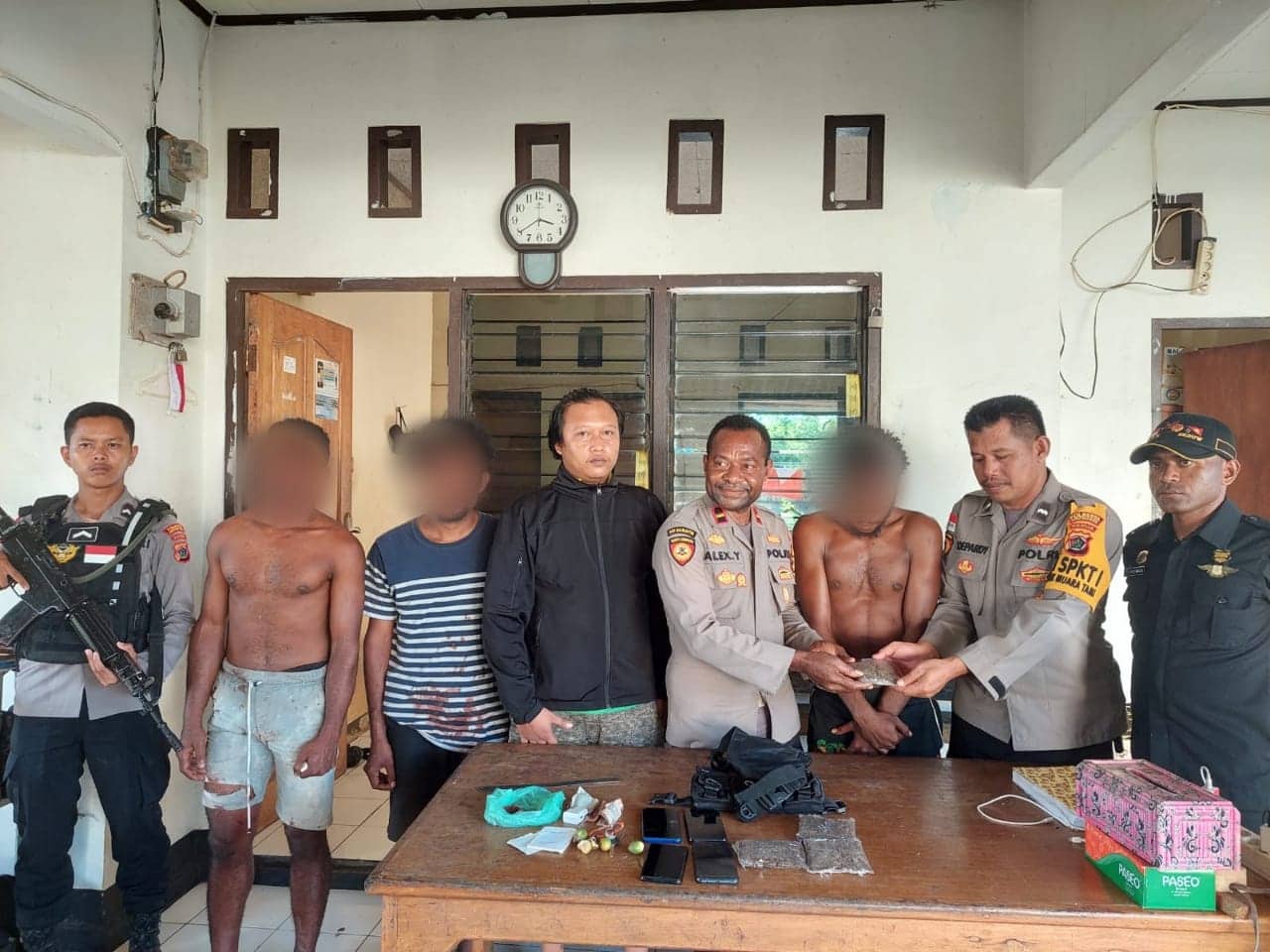 Ilustrasi berita Papua: Personel Gabungan TNI-Polri Tangkap 2 WNI dan 1 WNA Usai Transaksi Ganja di Perbatasan Papua Nugini