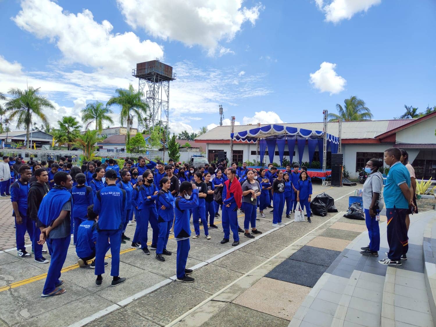 Ilustrasi berita Mimika: Panitia Gelar Gladi Bersih, Ribuan Umat Katolik Mimika Diperkirakan Hadiri Misa Pentahbisan 3 Imam dan 2 Diakon