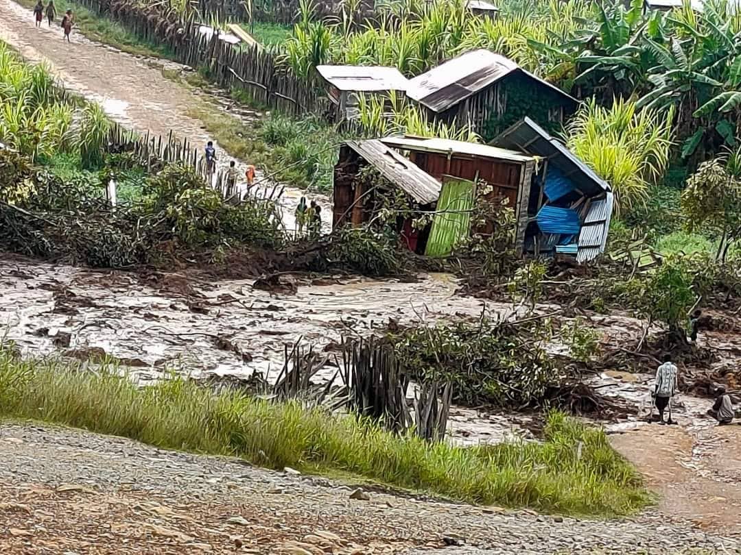 Ilustrasi berita Papua: Satu Gereja Rusak, Hujan Deras Dua Hari, Longsor Menimpa Tiga Kampung di Ekadide Paniai