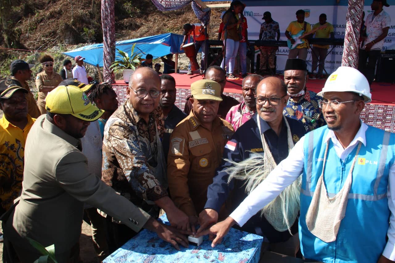 Ilustrasi berita Papua: Bertepatan Dengan Hari Listrik Nasional, 3 Distrik di Kabupaten Pegunungan Bintang Kini Terang 24 Jam