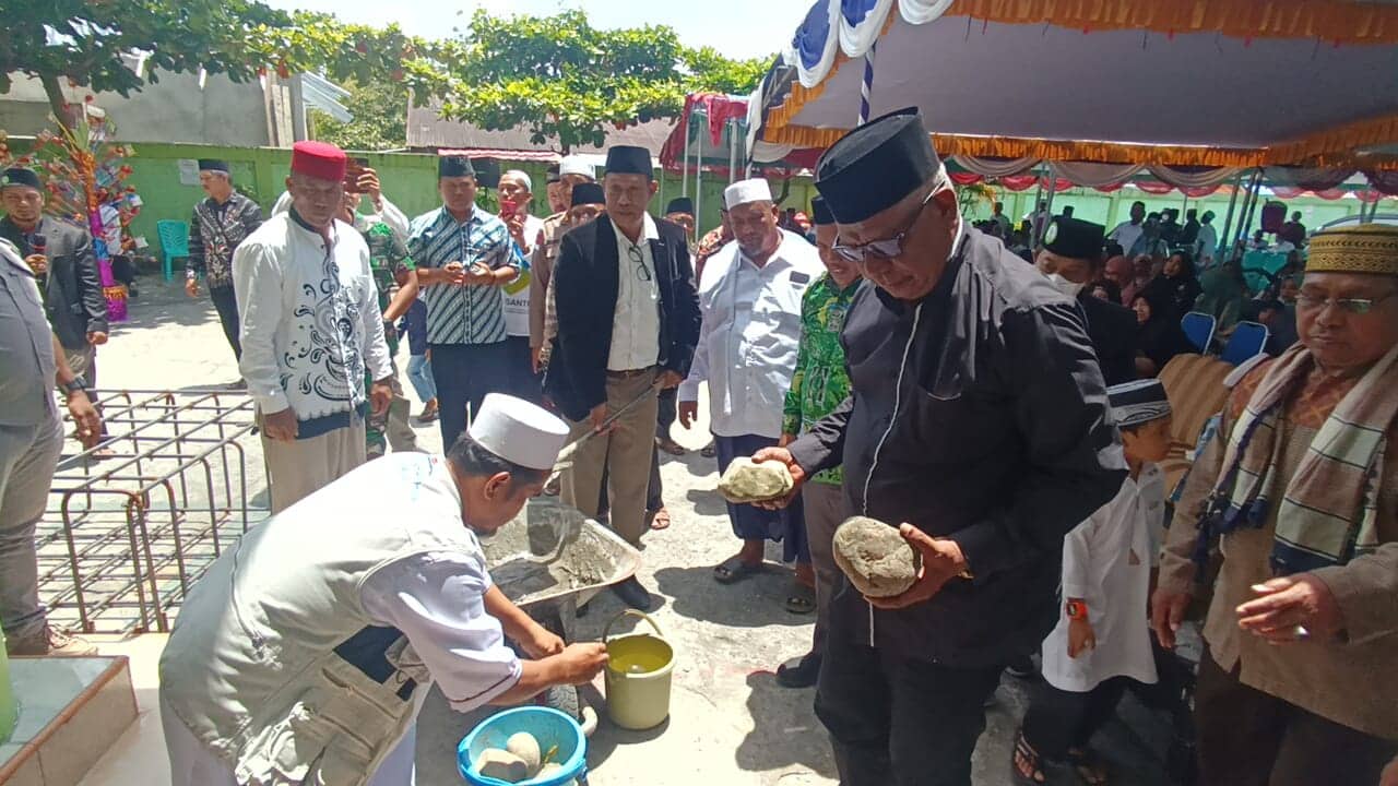 Ilustrasi berita Mimika: Hadiri Peringatan Maulid Nabi Muhammad SAW, Plt. Bupati Mimika Letakan Batu Pertama Pemugaran Masjid Babussalam Timika