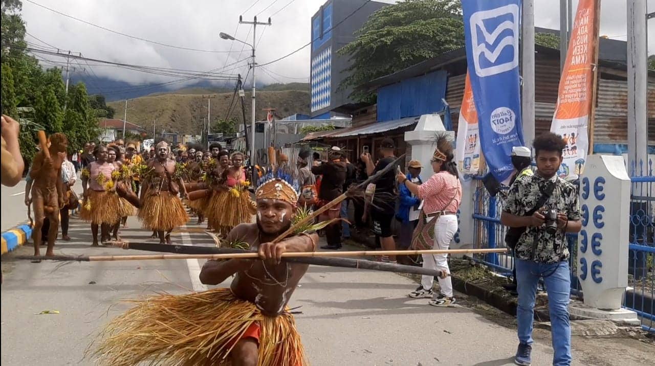 Ilustrasi berita Papua: Masyarakat Adat Dari Tujuh Region Tunjukkan Atribut Adat Ke Publik Dunia