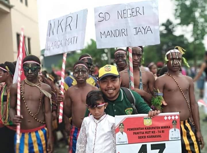 Ilustrasi berita Mimika: Potret Pendidikan di Hari Guru, Dengan Fasilitas Seadanya Anak-anak di Papua Tetap Semangat Belajar