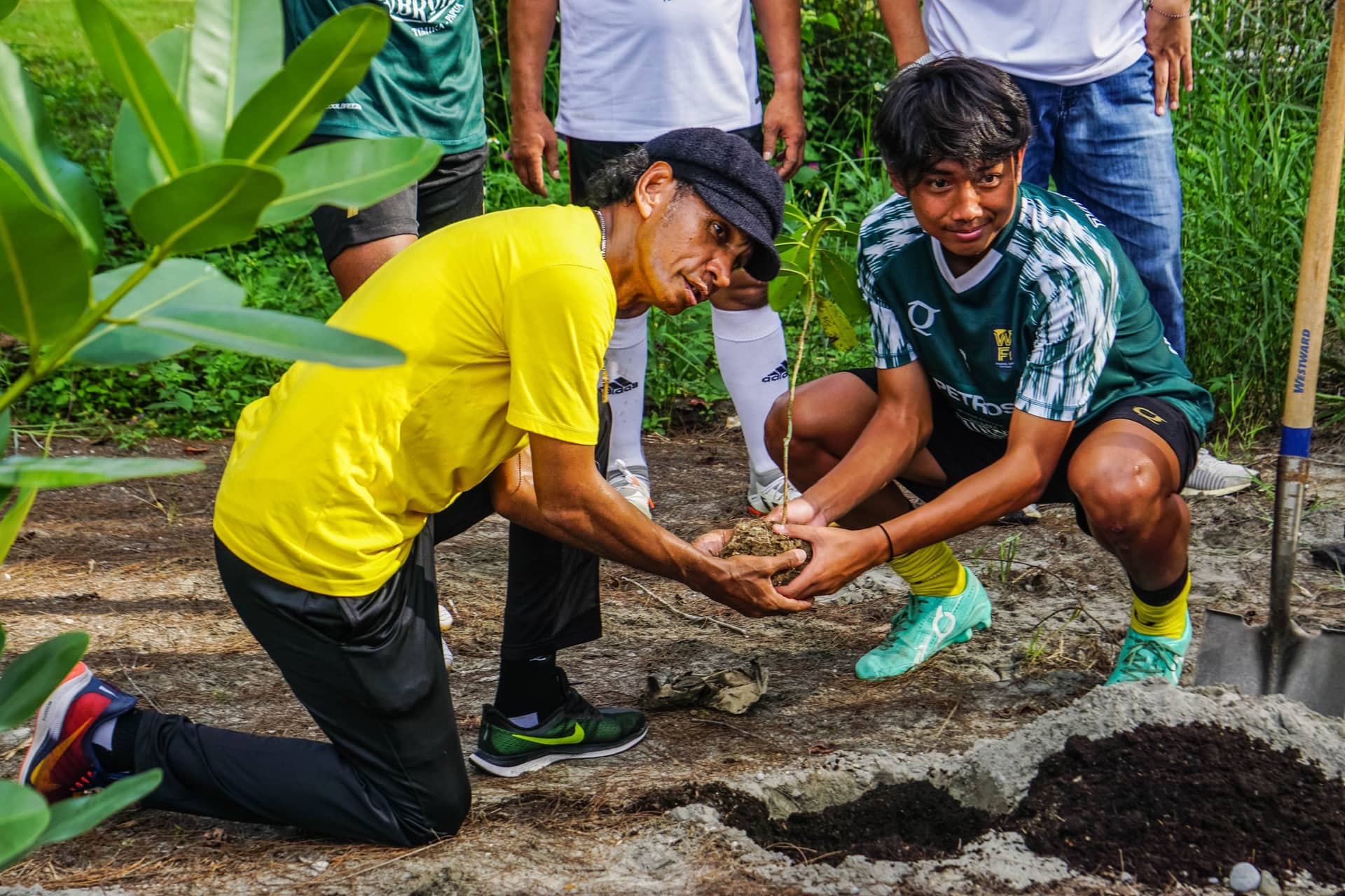 Ilustrasi berita Mimika: Parade Foto Penanaman Pohon dan Friendly Match WBFC VS Enviro PTFI