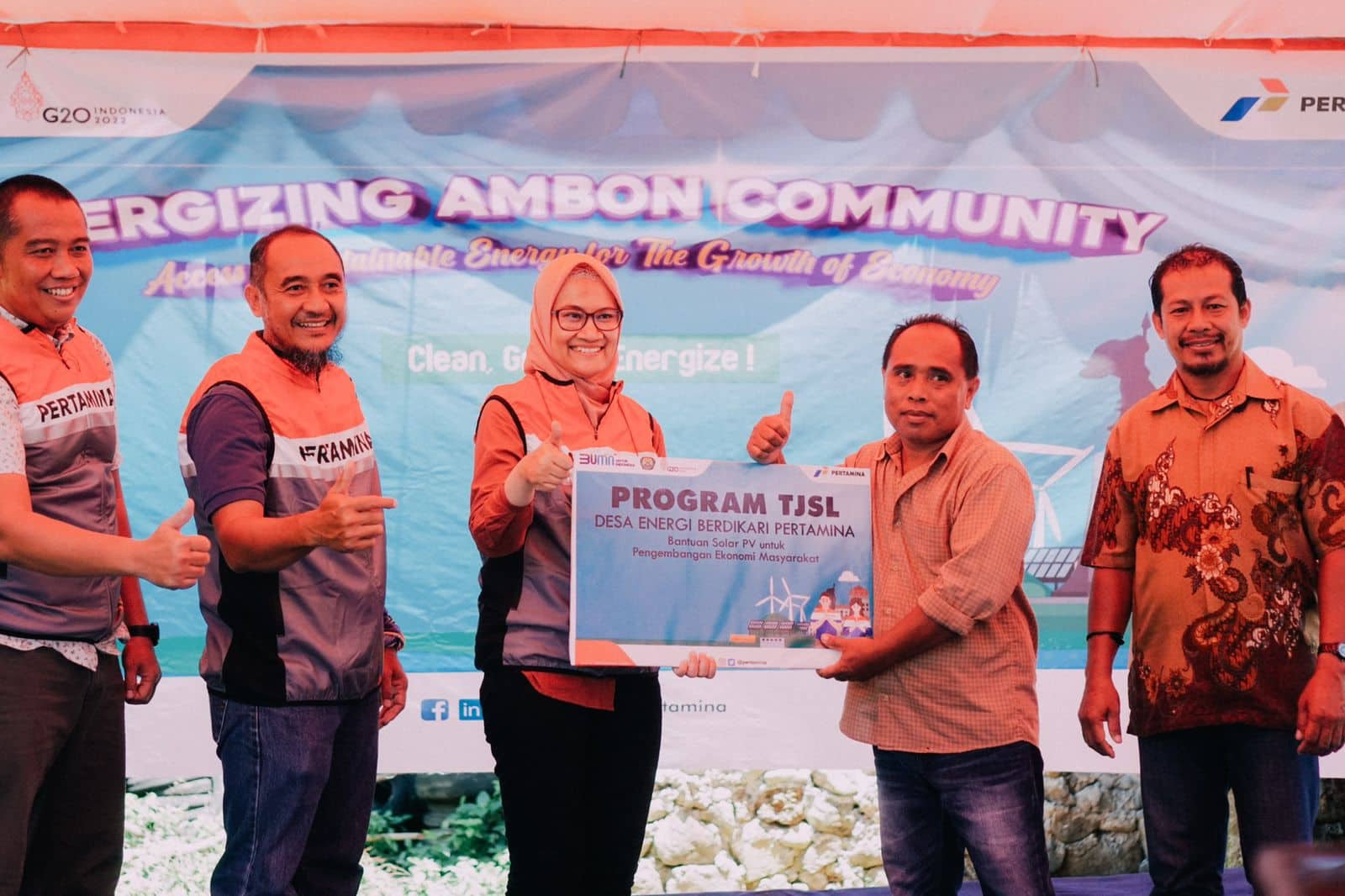 Ilustrasi berita Papua: Berdayakan Desa Wayame, Pertamina Patra Niaga Regional Papua Maluku Kenalkan Solar Panel dan Hidroponik