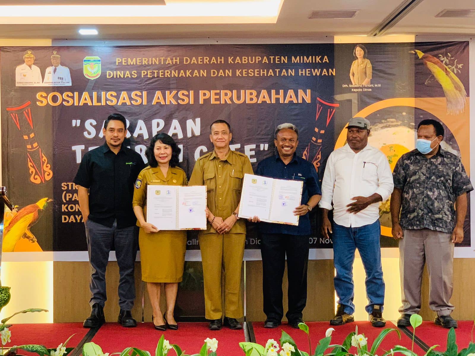 Ilustrasi berita Mimika: Di Acara "Sarapan Telur In Cafe", Tiga Peternak Ayam Petelur di Timika Dapat Sertifikat NKV