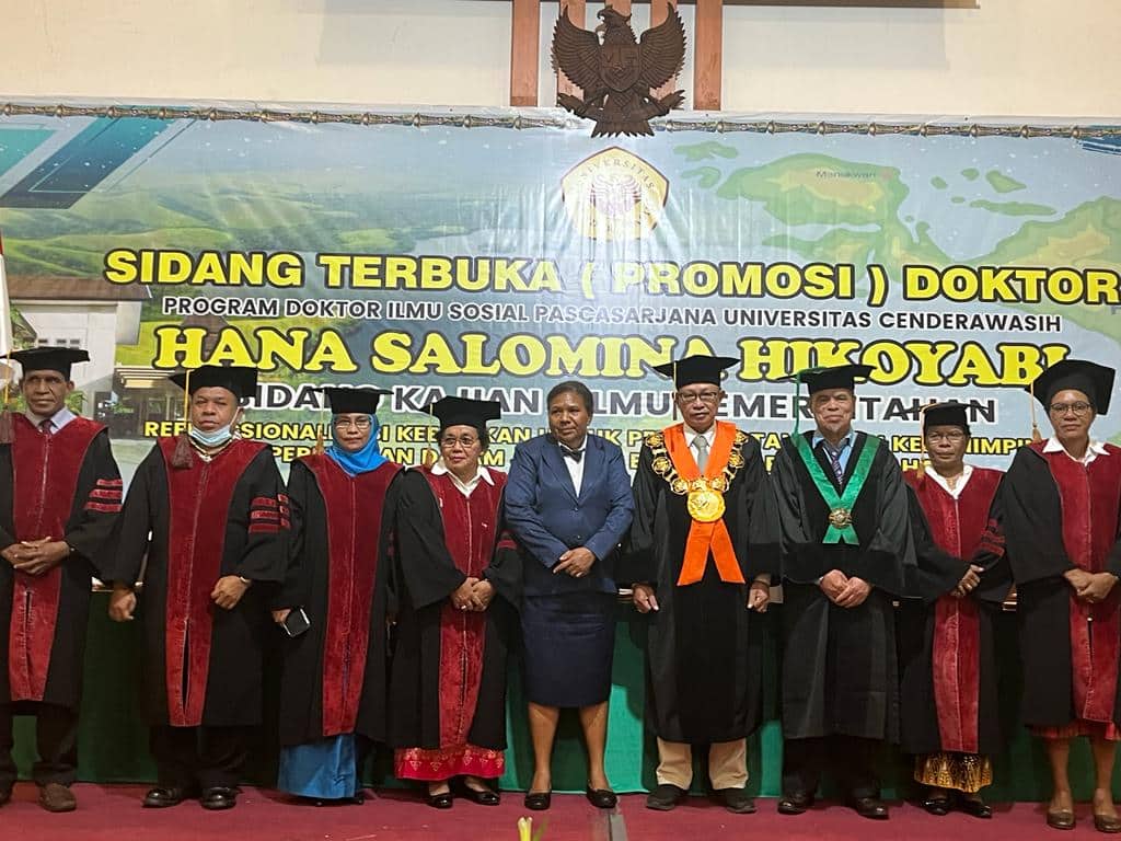 Ilustrasi berita Papua: Sekda Hana Hikoyabi Raih Gelar Doktor