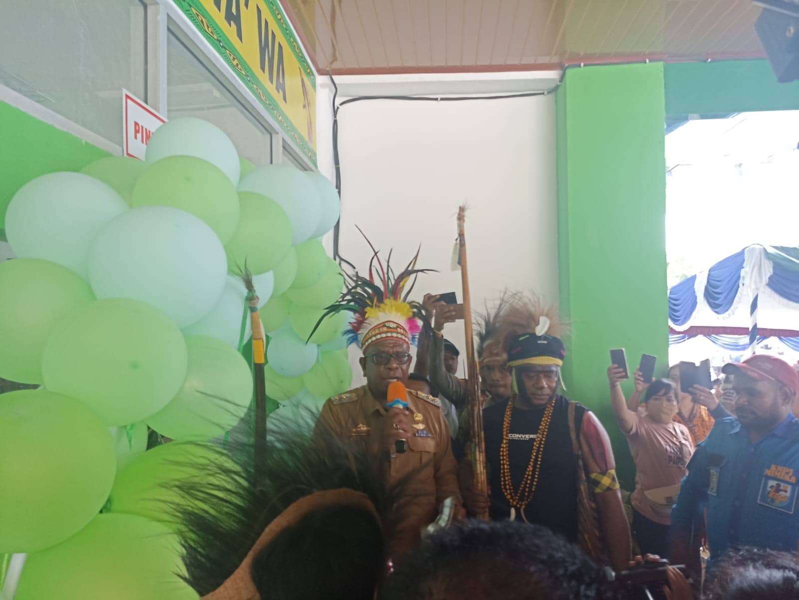 Ilustrasi berita Mimika: Dilengkapi Ruang Rawat Inap, Gedung Mewah Puskesmas Kwamki Narama Diresmikan Plt Bupati Mimika