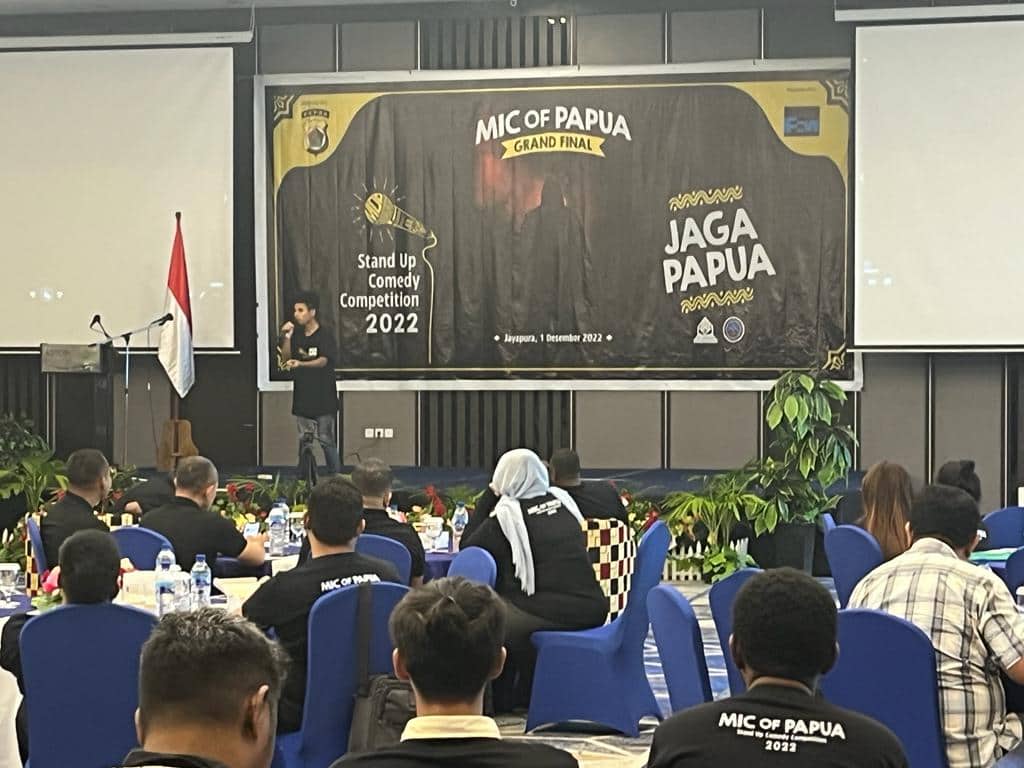 Ilustrasi berita Papua: Disponsori PT Freeport dan Polda Papua, Lomba Stand Up Comedy Komunitas Jurnalis Jayapura Loloskan Lima Pemenang