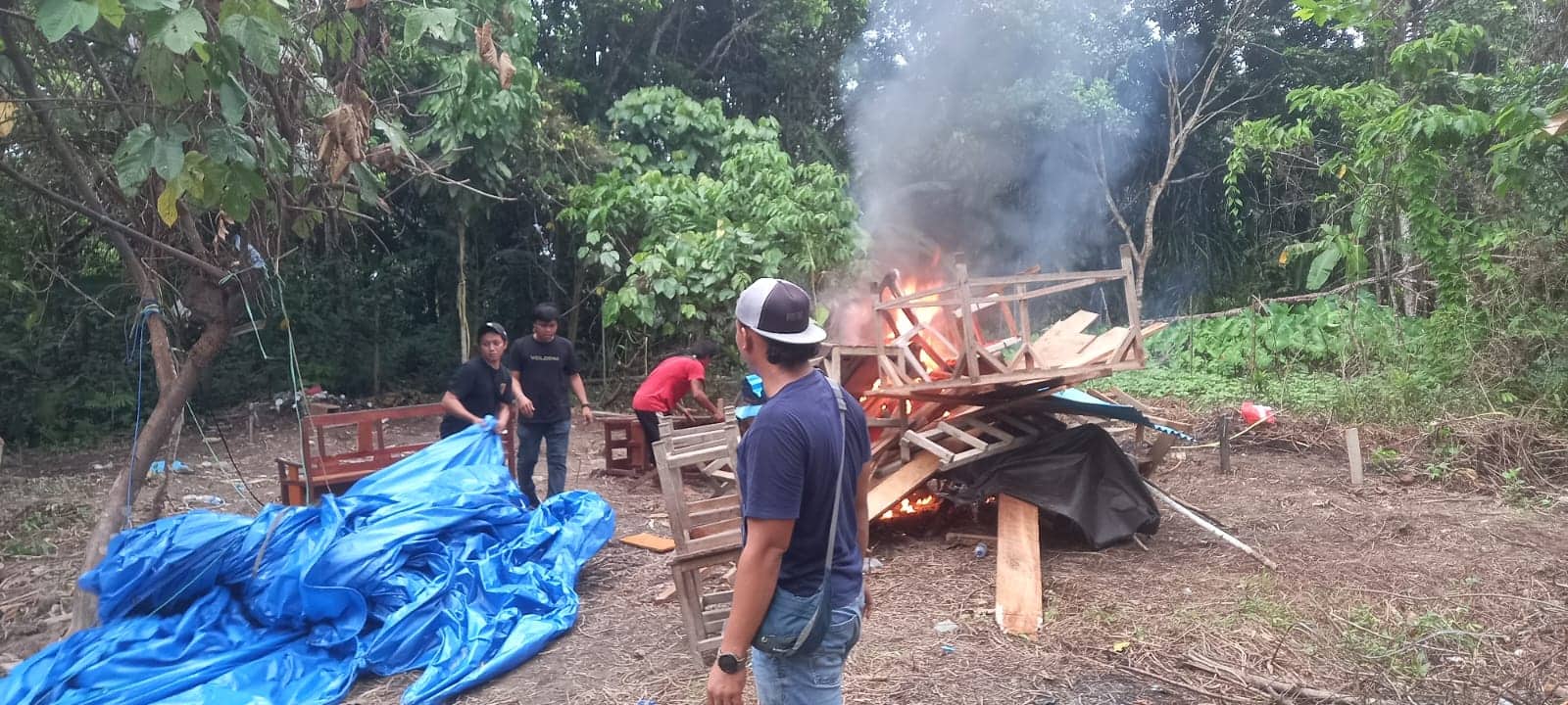 Ilustrasi berita Mimika: Polres Mimika Bongkar Sabung Ayam dan Judi Dadu di Lokalisasi Kilo 10 Kampung Kadun Jaya