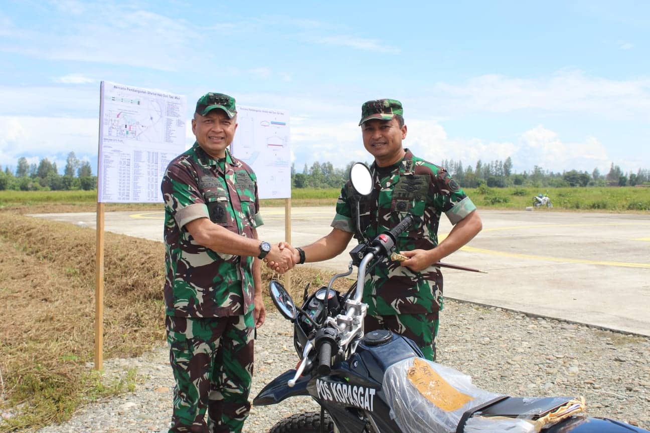 Ilustrasi berita Mimika: Kepala Staf Angkatan Udara Serahkan Bantuan Kendaraan untuk 12 Pos Satgas Kopasgat Papua