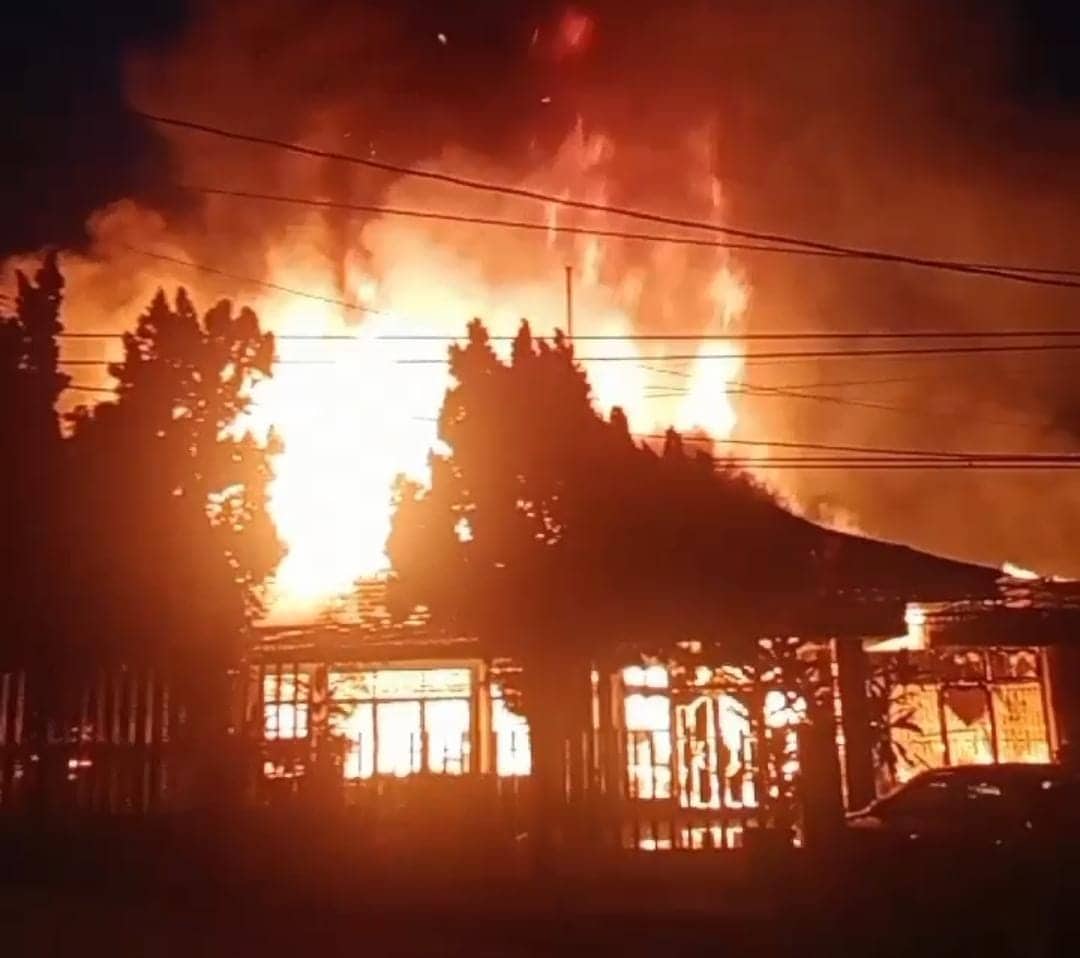 Ilustrasi berita Papua: Tadi Subuh, Rumah Dinas Kapolda Papua Terbakar, Kediaman Utama Ludes