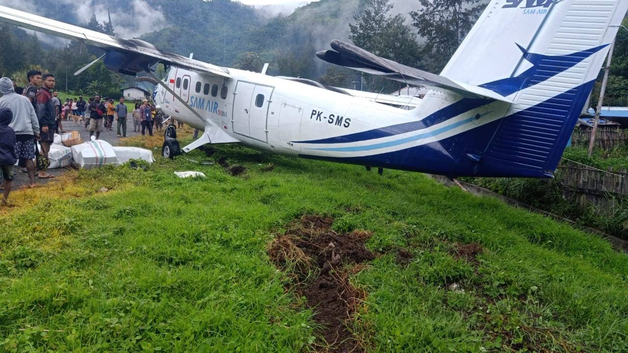 Ilustrasi berita Papua: Pesawat Sam Air yang Tergelincir di Bandara Boega Puncak Bawa Muatan Seberat 689 Kilogram