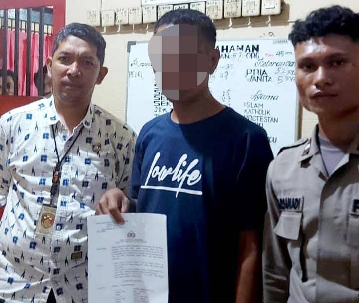 Ilustrasi berita Mimika: Buronan Pencuri Konsentrat PTFI yang Tertangkap di Makasar Usai makan Malam Dengan Istri dan Anak Akhirnya Dibawa ke Timika