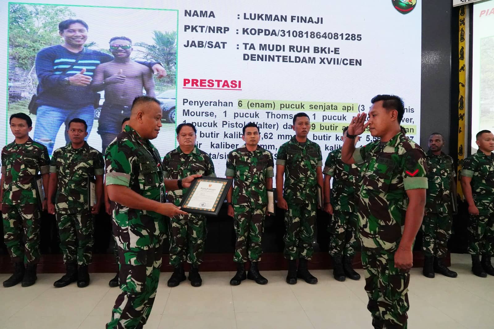 Ilustrasi berita Papua: Berhasil Sita Senjata, 18 Prajurit TNI Mendapat Penghargaan