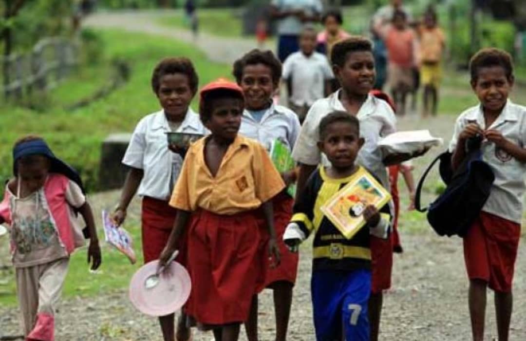 Ilustrasi berita Mimika: Lewat Program Honai Belajar, TNI-Polri, PWT dan Orica Freeport Mengajar Anak-Anak di Kampung Waa Banti