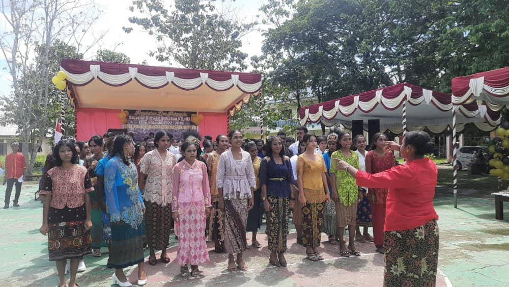 Ilustrasi berita Mimika: SMKS Tunas Bangsa Timika Lepas 85 Siswa, Kepsek : Semoga Menjadi Insan yang Berguna Bagi Masyarakat