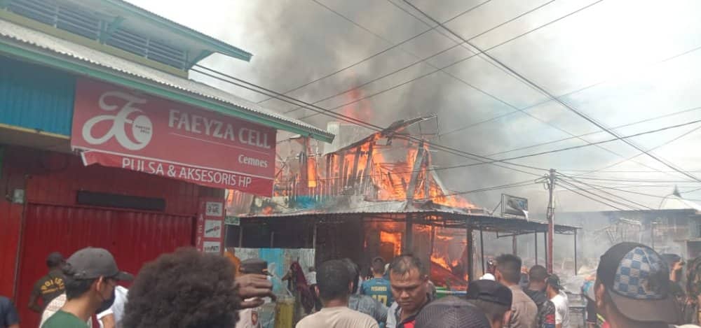 Ilustrasi berita Papua: Si Jago Merah Mengamuk, Bank Papua dan Sejumlah Ruko di Agats Ludes Terbakar