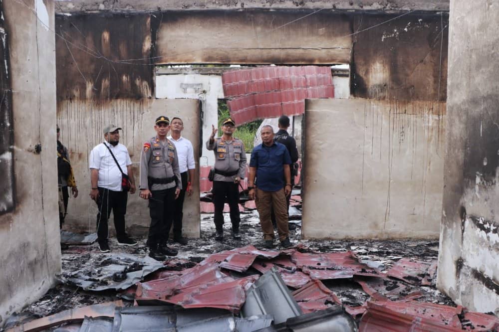 Ilustrasi berita Papua: Wakapolda Papua Tinjau Kantor KPU Yahukimo yang Terbakar Minggu Lalu