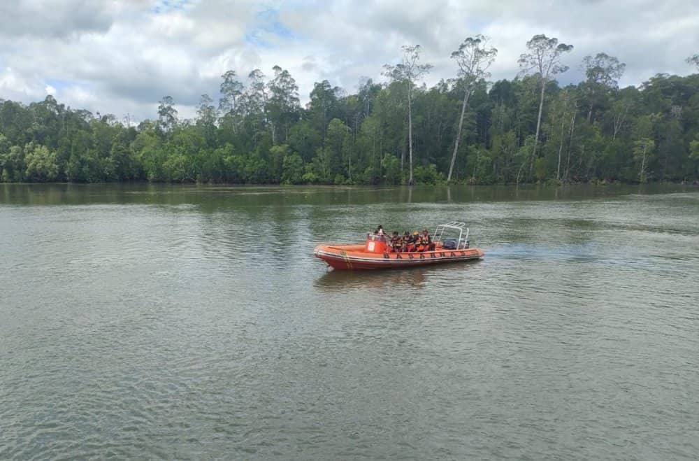 Ilustrasi berita Mimika: Perahu Fiber Berpenumpang 3 Orang Terbalik di Perairan Migiwiya, Satu Orang Belum Juga Ditemukan
