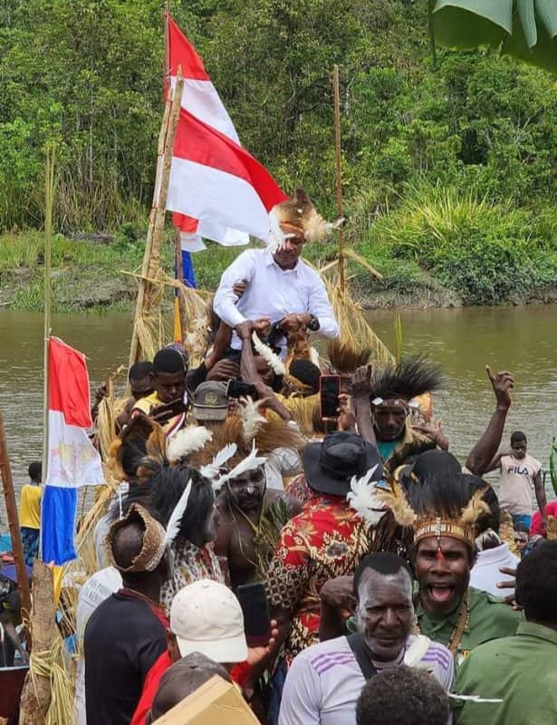 Ilustrasi berita Papua: Deklarasi Dukungan Thomas Eppe Safanpo Maju di Pilkada Asmat 2024, Masyarakat Distrik Pulau Tiga : "Bungkus Rapi dan Ikat Mati"