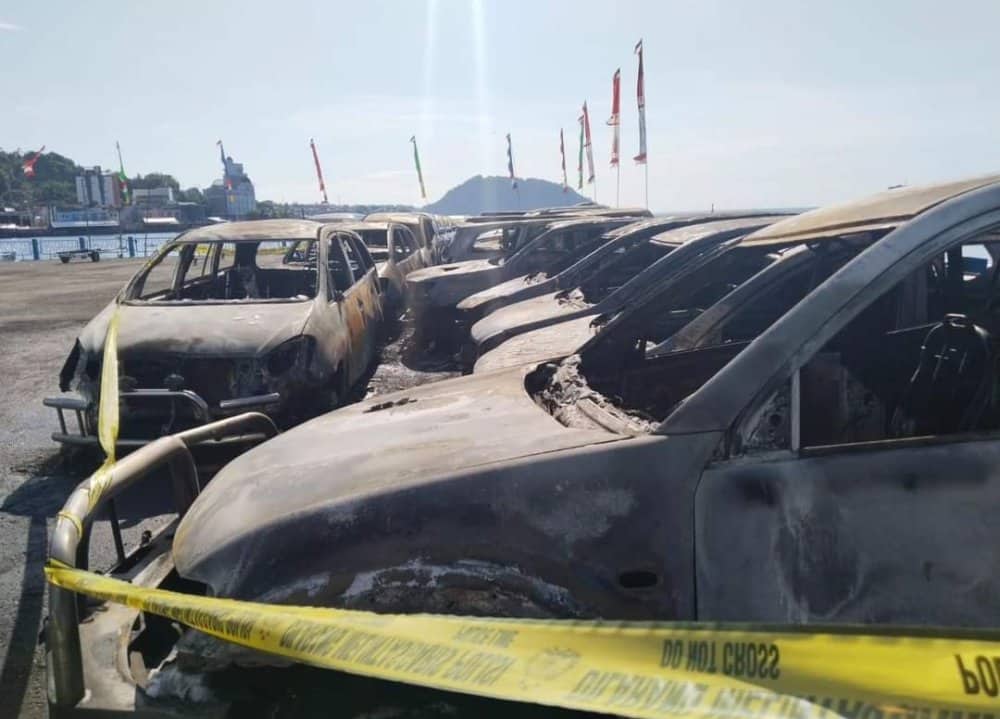 Ilustrasi berita JAYAPURA: 4 Saksi Sudah Diambil Keterangan, Ternyata Ada 13 Mobil yang Terbakar di Halaman Kantor DPR Papua