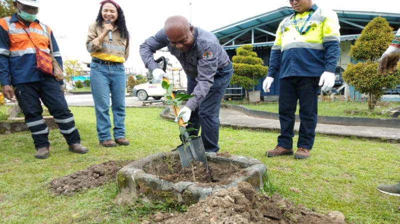 Ilustrasi berita Mimika: DLH Mimika Membina 25 Pemuda Iwaka Mengolah Sampah Menjadi Pupuk