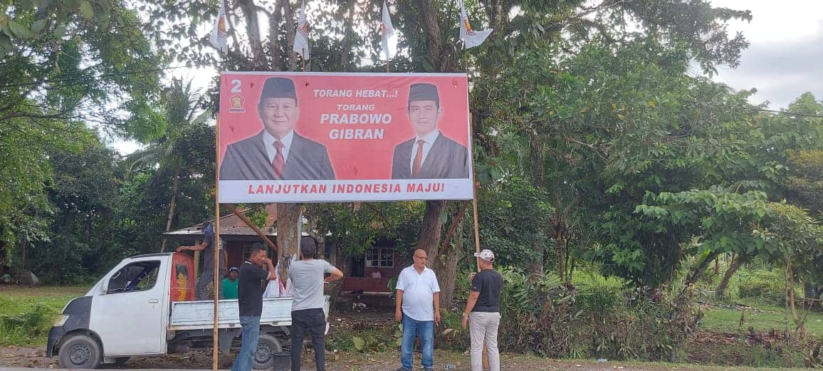 Ilustrasi berita Mimika: Sekretaris Partai Gerindra Tansil Ashari Pasang Baliho Penuhi Jalanan Mimika Sambut Kedatangan Prabowo