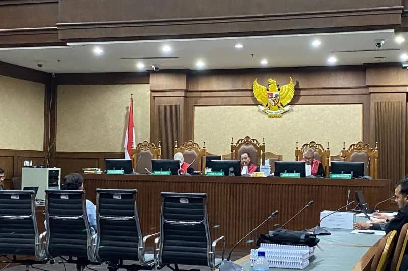 Ilustrasi berita Nasional: Dituntunt 15 Tahun Penjara, Johnny Plate Sampaikan Permohonan Maaf