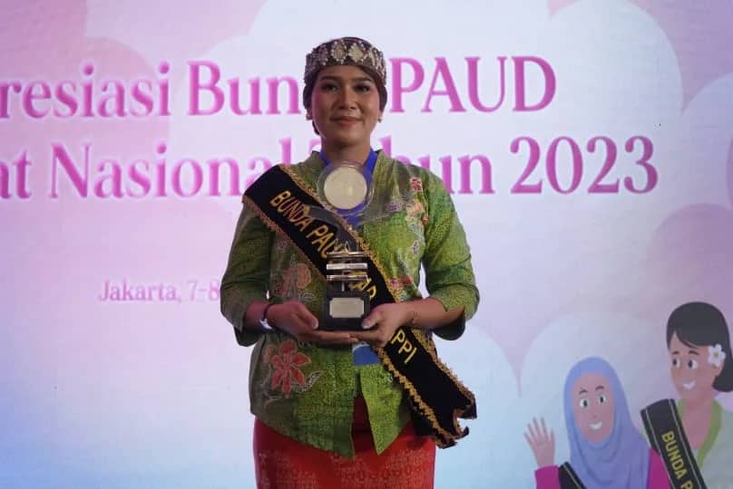 Ilustrasi berita Papua: Bunda Stefanie Gomar Terima Penghargaan Wiyata Dharma Madya Diajang Apresiasi Bunda PAUD Tingkat Nasional
