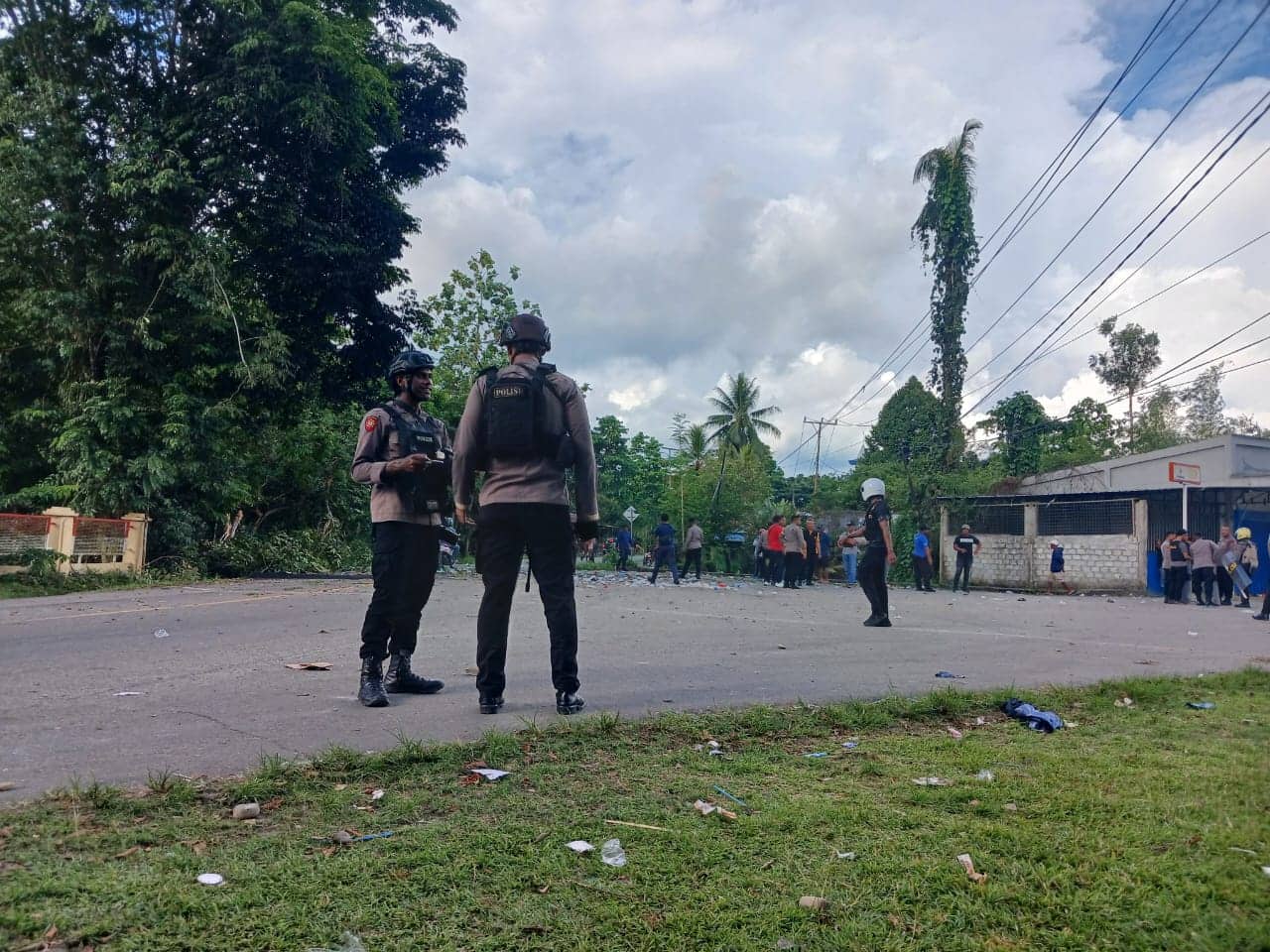 Ilustrasi berita Mimika: Blokade Jalan Poros Mapurujaya Dibuka, Pelaku Tabrakan Sepakat Berikan Santunan Kepada Keluarga Duka, Ini Identitas Dua Korban