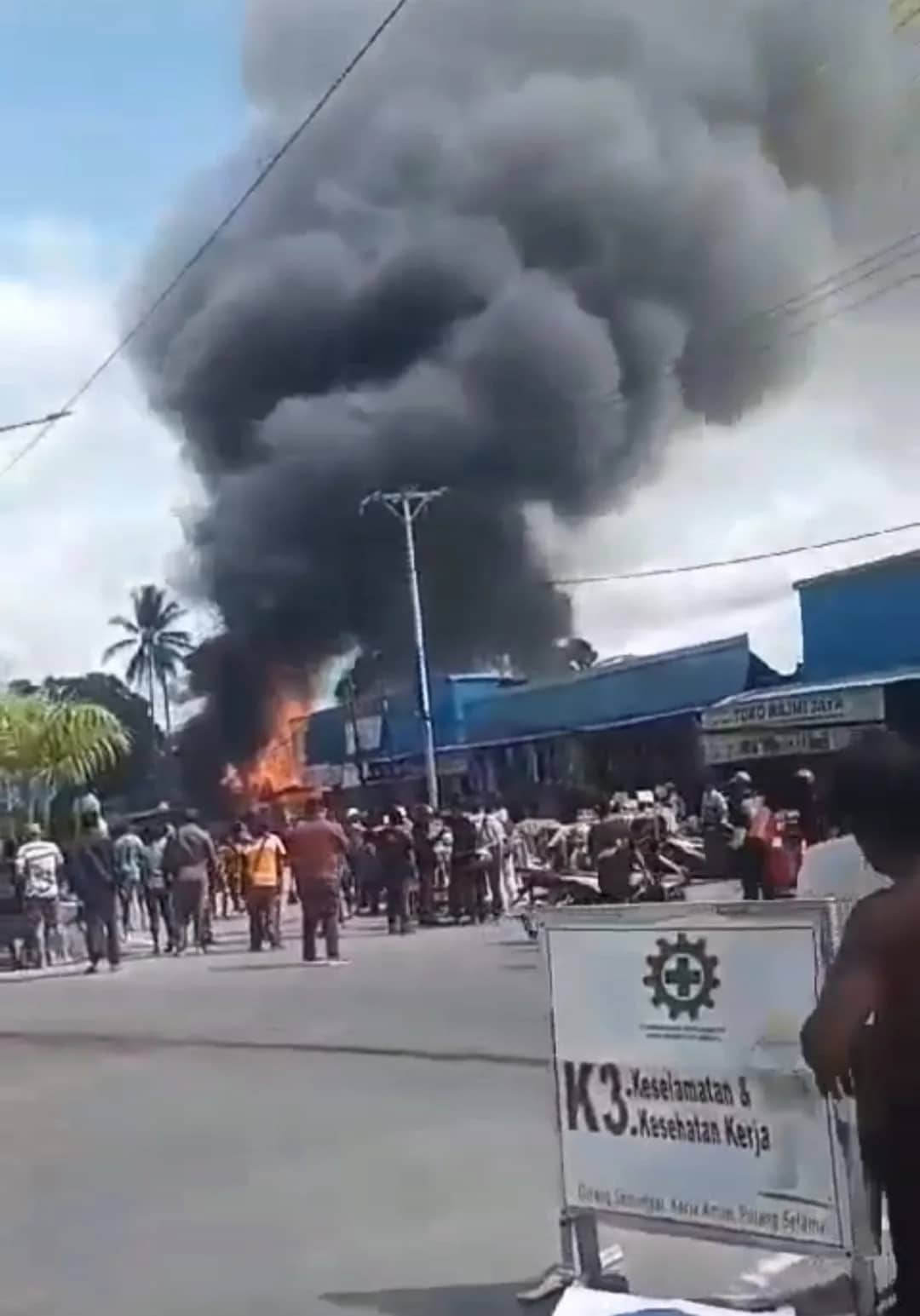 Ilustrasi berita Mimika: Gara-gara Ledakan Petasan, Kios di Kelurahan Timika Jaya SP 2 Terbakar