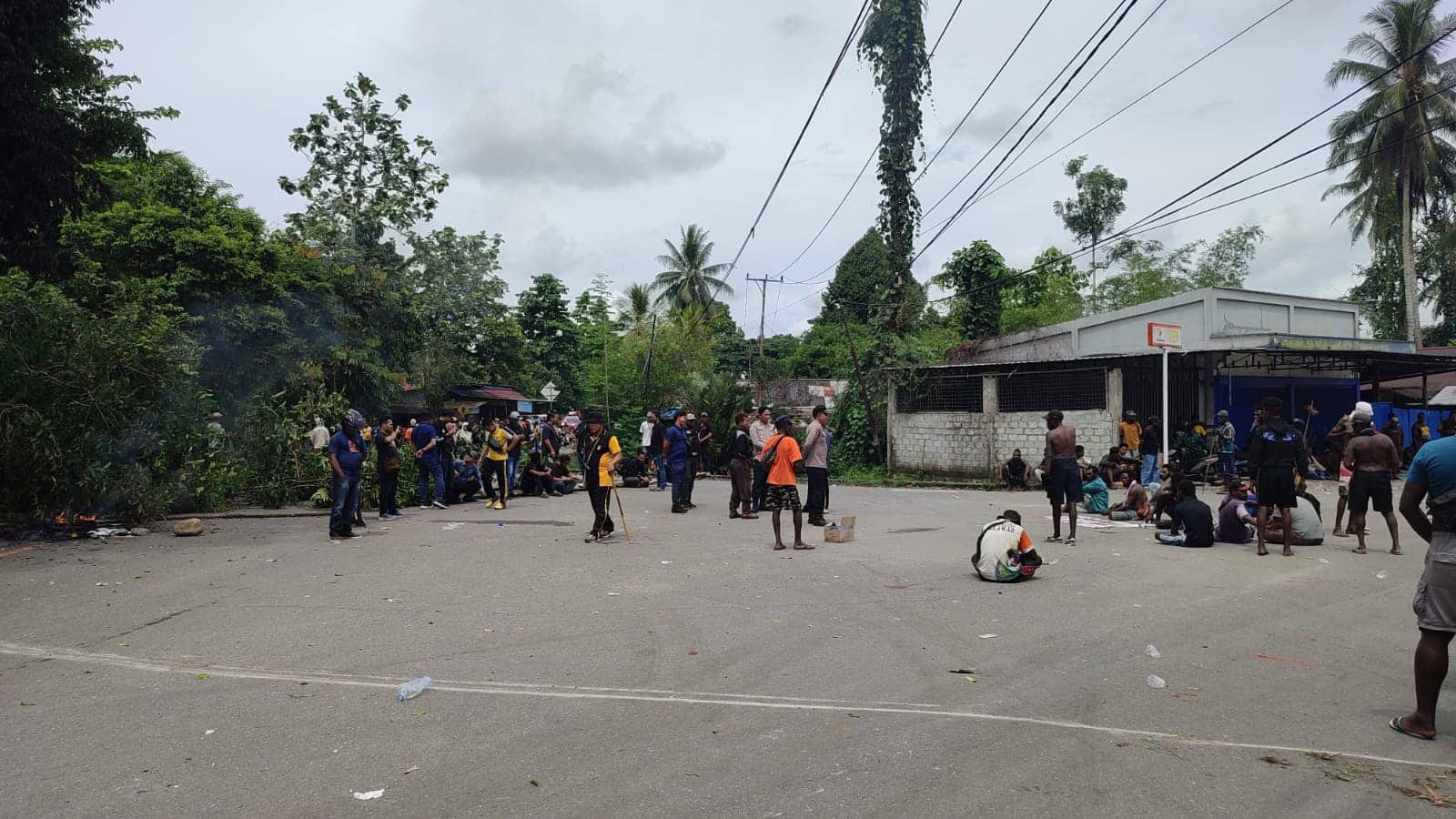 Ilustrasi berita Mimika: Ternyata 2 Orang Tewas Dalam Kasus Tabrakan di Kilo 10, Keluarga Palang Jalan Mapurujaya Samping Polsek Mimika Timur