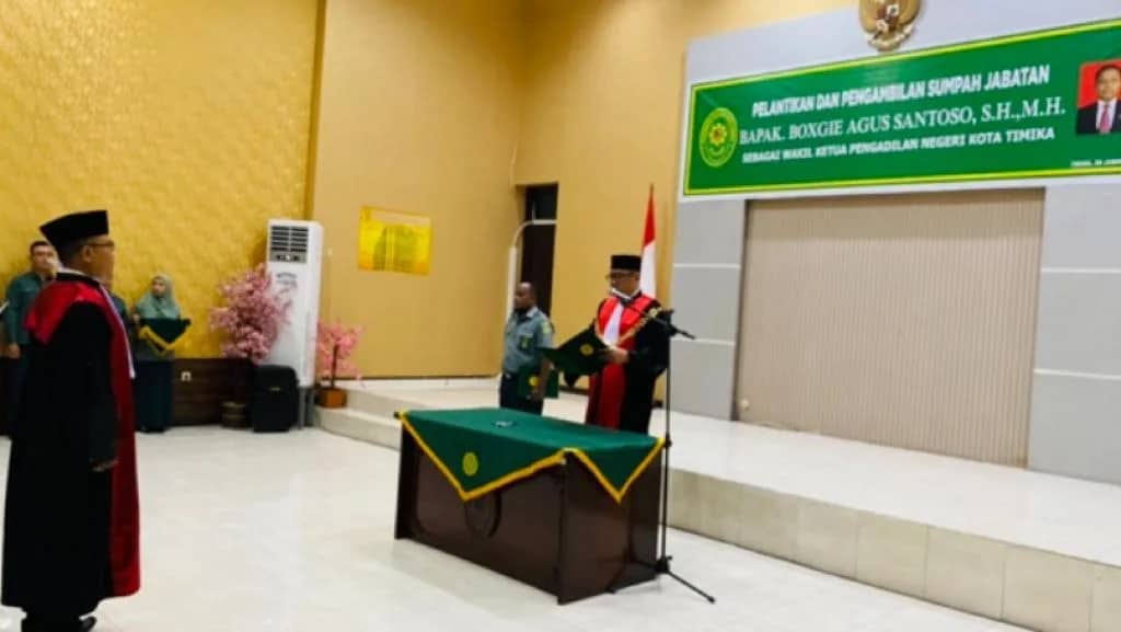 Ilustrasi berita Mimika: Boxgie Resmi Jabat Wakil Ketua, Ketua PN Kota Timika Harap Pengadilan Hubungan Industrial Bisa Digelar di Timika