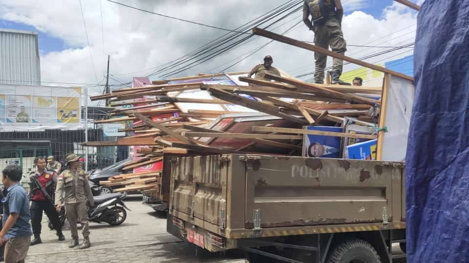 Ilustrasi berita JAYAPURA: Alat Peraga Kampanye di Kota Jayapura Banyak Salahi Ketentuan, Satgas Gakkum Copot Ratusan Baliho dan Bendera Partai