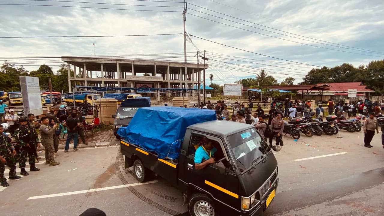 Ilustrasi berita Mimika: Sempat Ditahan Massa, Logistik Pemilu Distrik Kuala Kencana Akhirnya Dipindah ke Graha Eme Neme Yauware