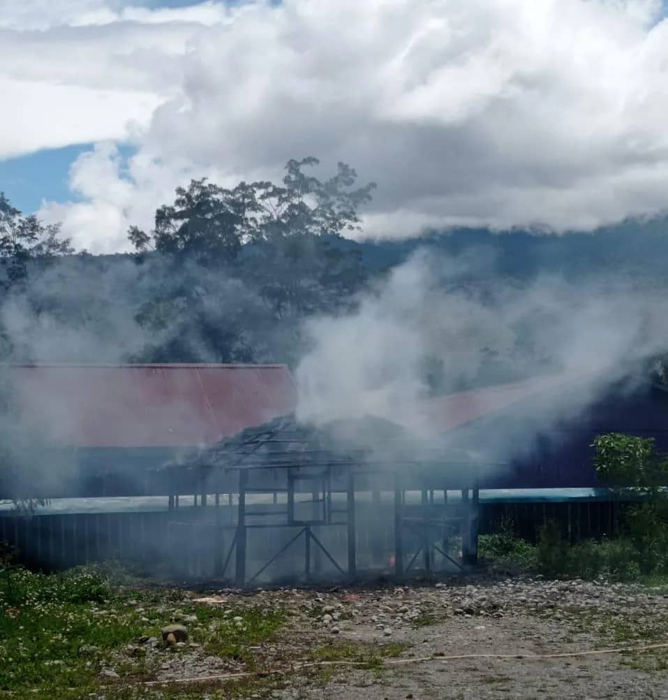Ilustrasi berita Papua: Posko Pemenangan PDI Perjuangan di Wouma Terbakar, Polres Jayawijaya Amankan Terduga Pelaku Pemicu Keributan
