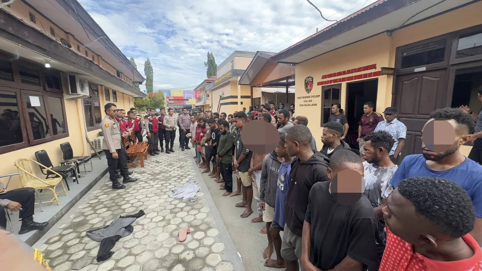 Ilustrasi berita JAYAPURA: Buntut Penyerangan Polisi Di BTN Kolam Doyo, 13 Orang Ditetapkan Sebagai Tersangka