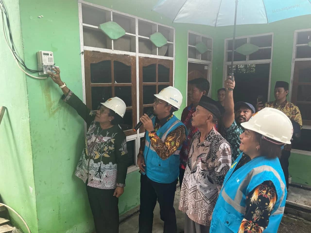 Ilustrasi berita Papua: PLN Sambung Listrik Donasi Pegawai PLN Bagi 177 Rumah Keluarga Kurang Mampu di Papua dan Papua Barat