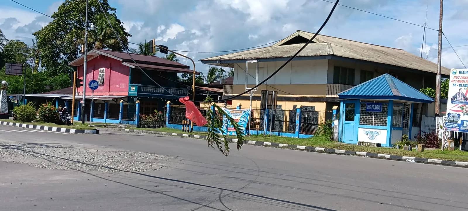 Ilustrasi berita Mimika: Kabel Telkom di Pertigaan Gereja Katedral Tiga Raja Timika Nyaris Celakai Pengendara Sepeda Motor