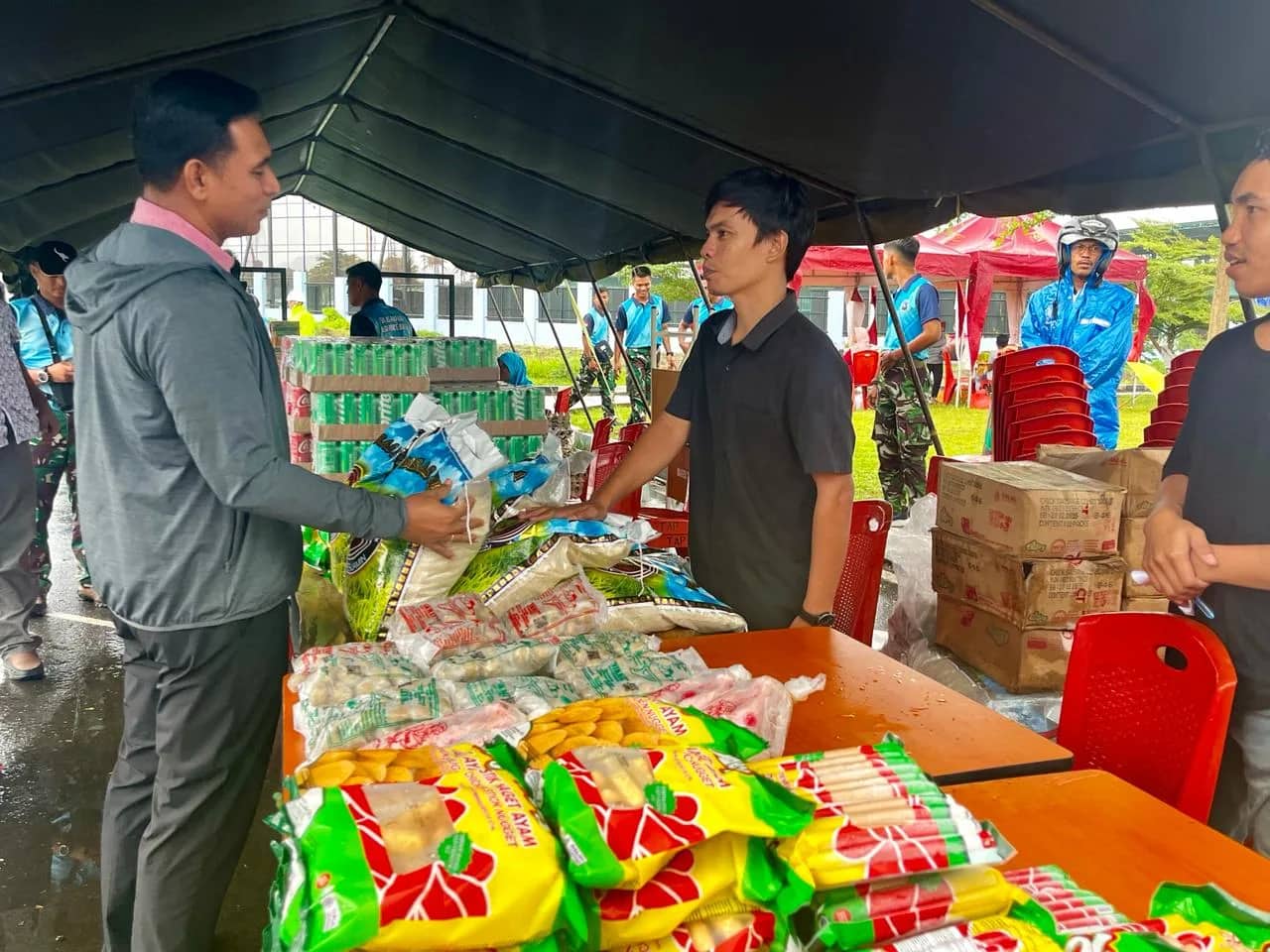 Ilustrasi berita JAYAPURA: Lanud Silas Papare Gelar Bazar dan Pasar Murah, Bantu Masyarakat Jayapura Kebutuhan Bapok