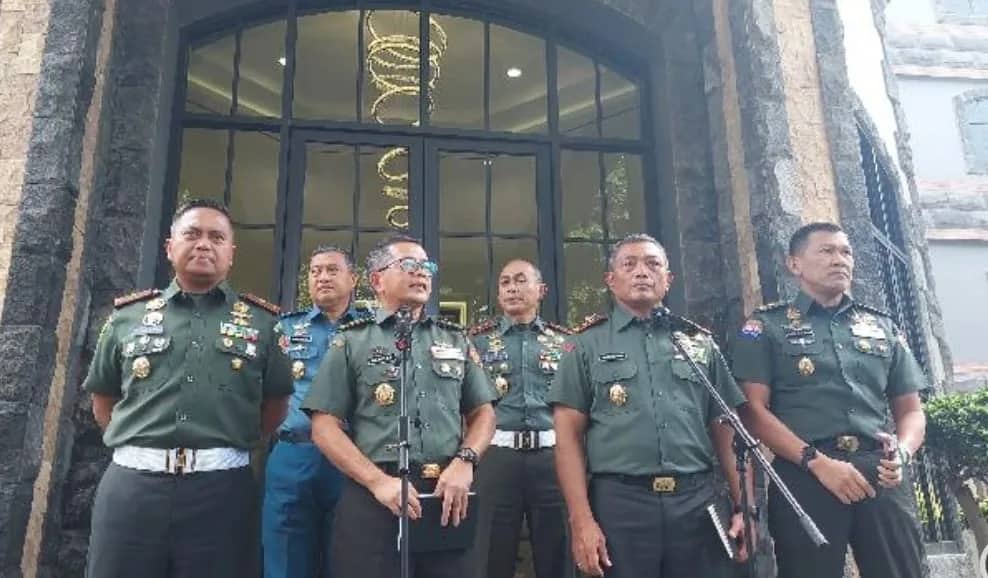 Ilustrasi berita Papua: Papua Tengah Dijadikan Zona Perang oleh OPM, TNI Tegaskan Fokus Kejar Pelaku Pembunuhan Danramil Aradide.