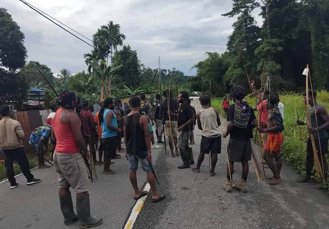 Ilustrasi berita Papua: Konflik Warga Suku Mee dan Moni di Nabire Mereda, Pemprov Papua Tengah Biayai Pengobatan Korban