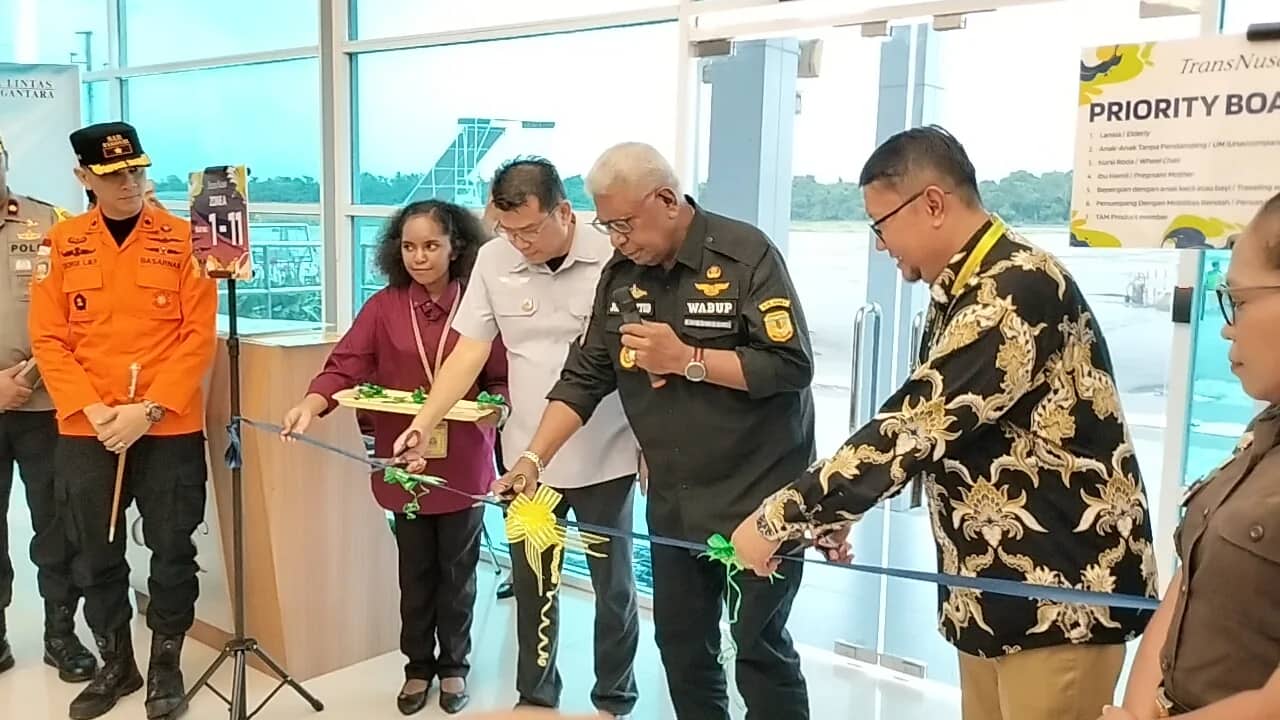 Ilustrasi berita Mimika: Pesawat TransNusa Resmi Terbang Timika - Sorong, Wakil Bupati John Rettob : Pertahankan Konsistensi, Jangan Sampai….