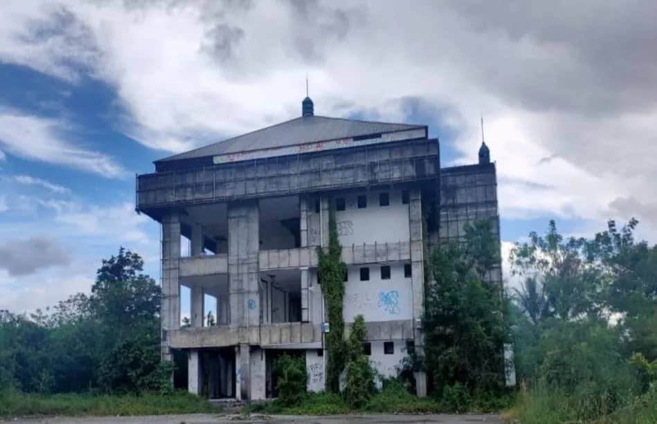 Ilustrasi berita Mimika: Hampir 10 Tahun Mangkrak, Gedung Perpustakaan Mimika Kerap Dijadikan Tempat Mabuk dan Perbuatan Mesum